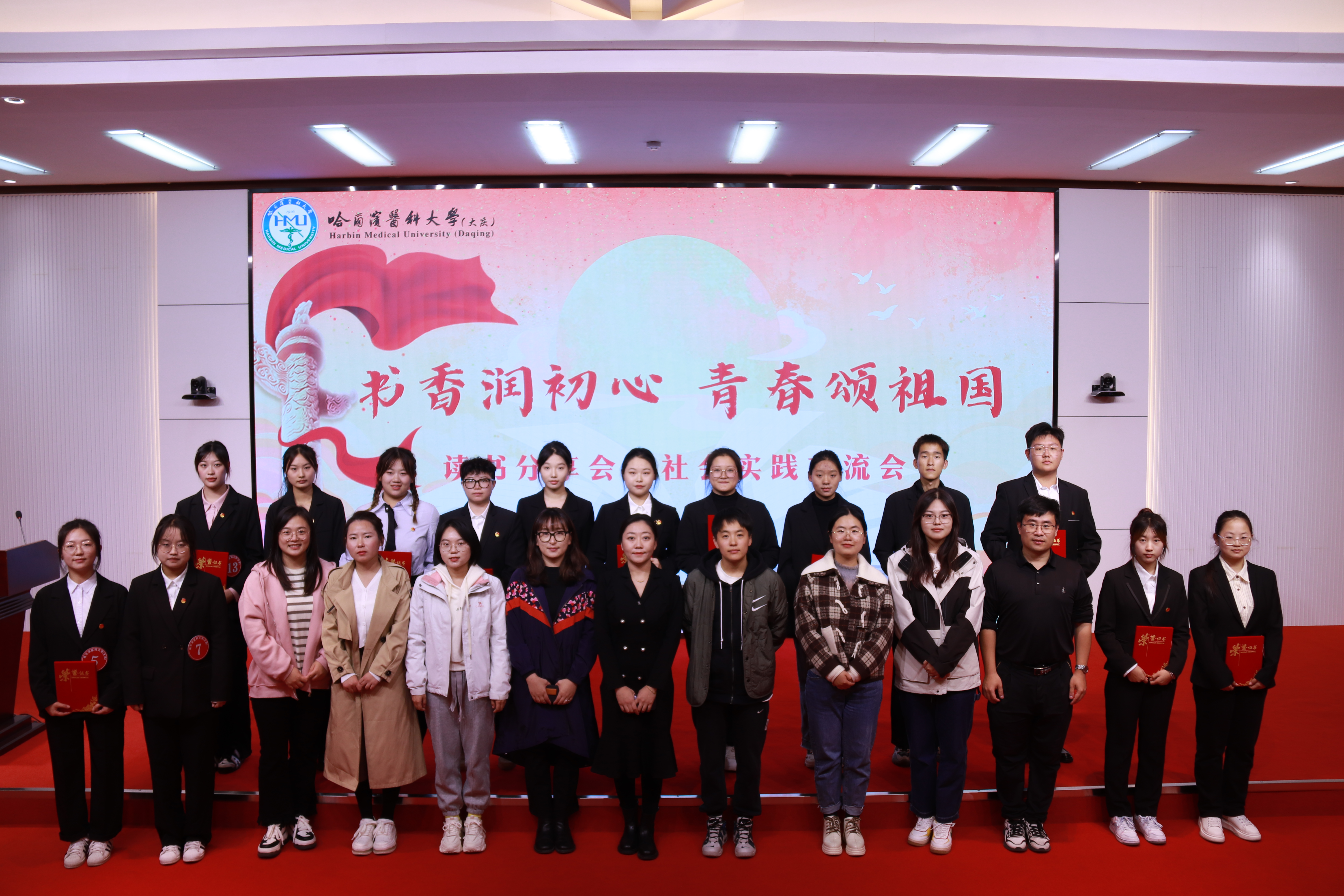 选手同评委老师合影.JPG